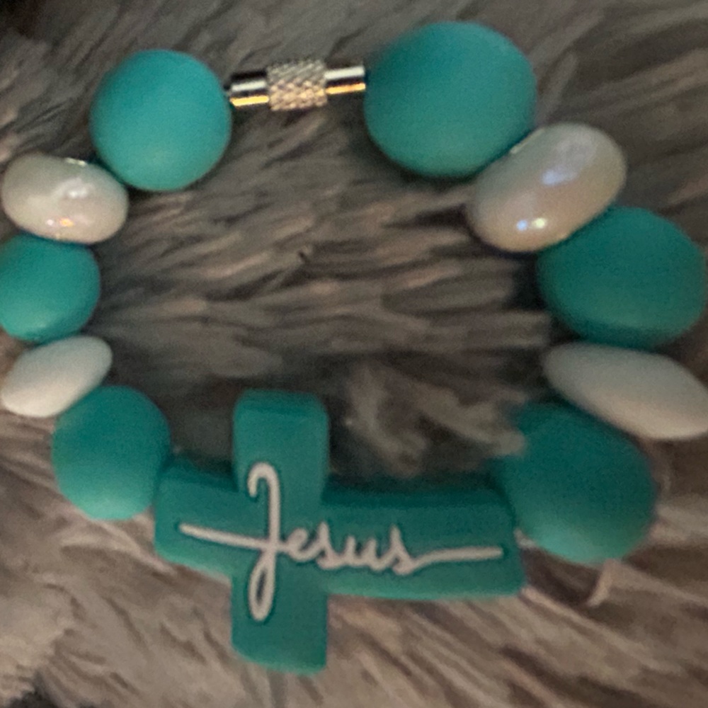 “Jesus” cross beaded charm for 40 oz cup or other cup.many uses
